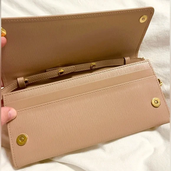 Authentic Prada Wallet on Chain - Picture 5 of 10